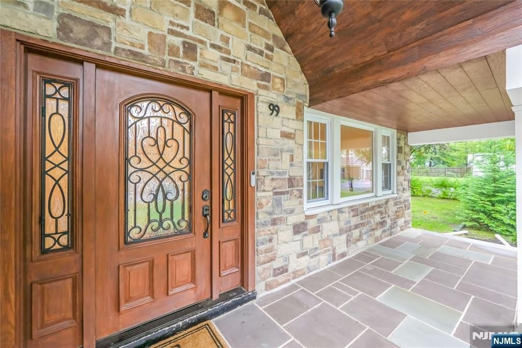 99 Lambert Place – photo 2