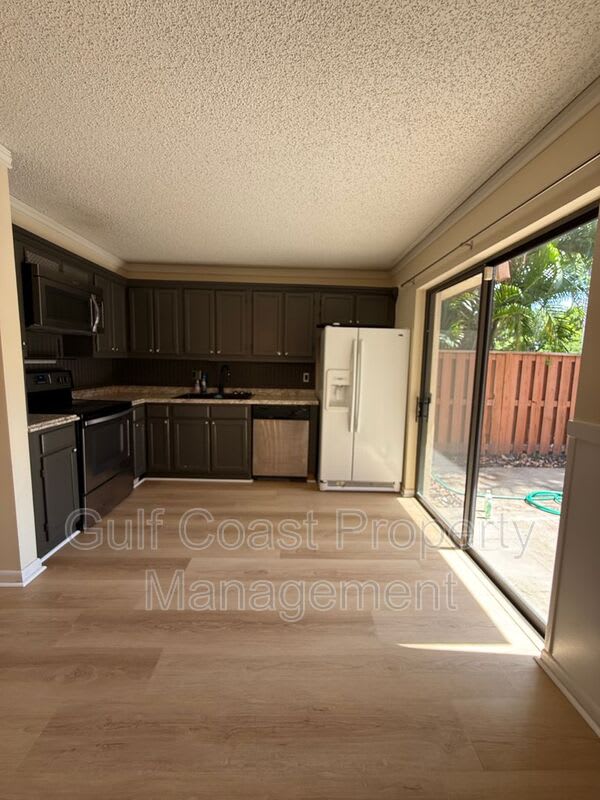 5249 CEDARBEND DR – photo 5
