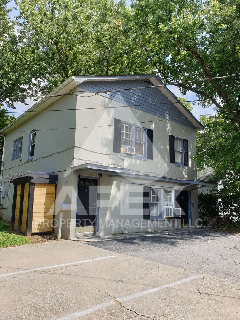 Spacious Top Floor 2 Bd 1Ba Duplex Apartment In Fountain City – photo 1