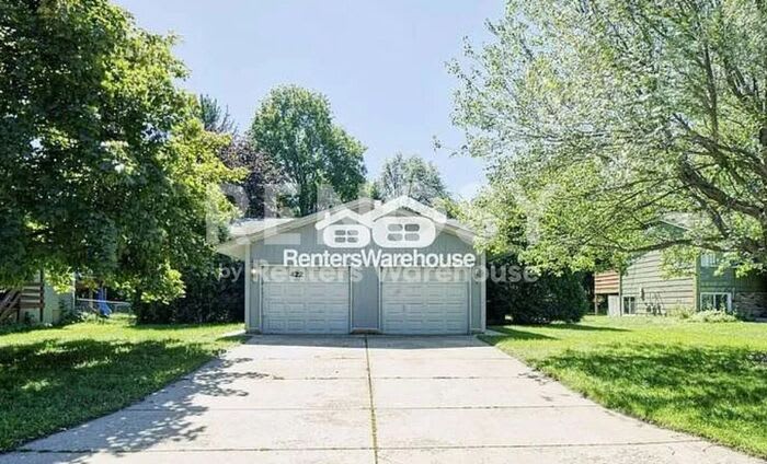 422 Arion Street East – photo 1