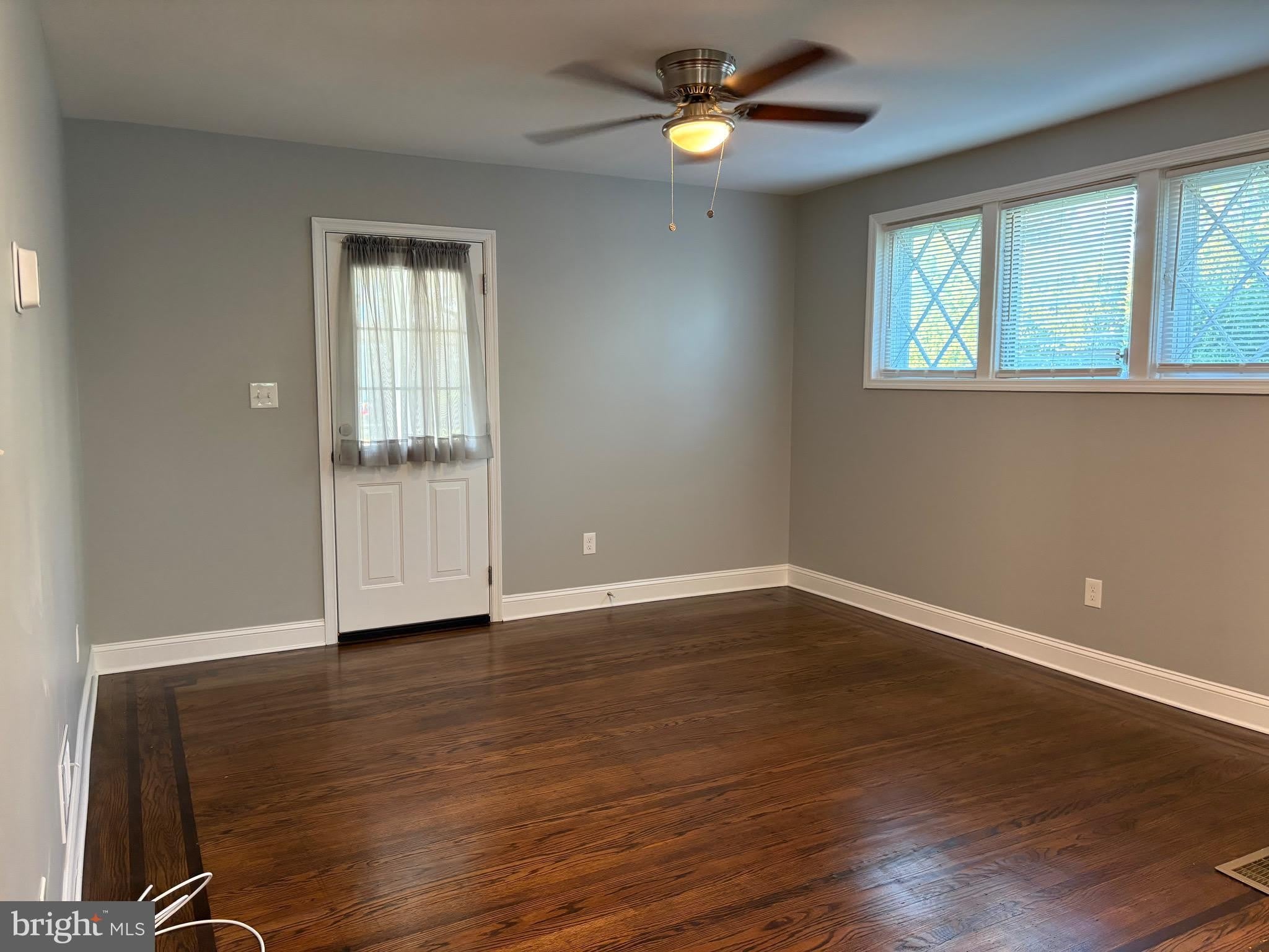 512 JESSAMINE Avenue – photo 4