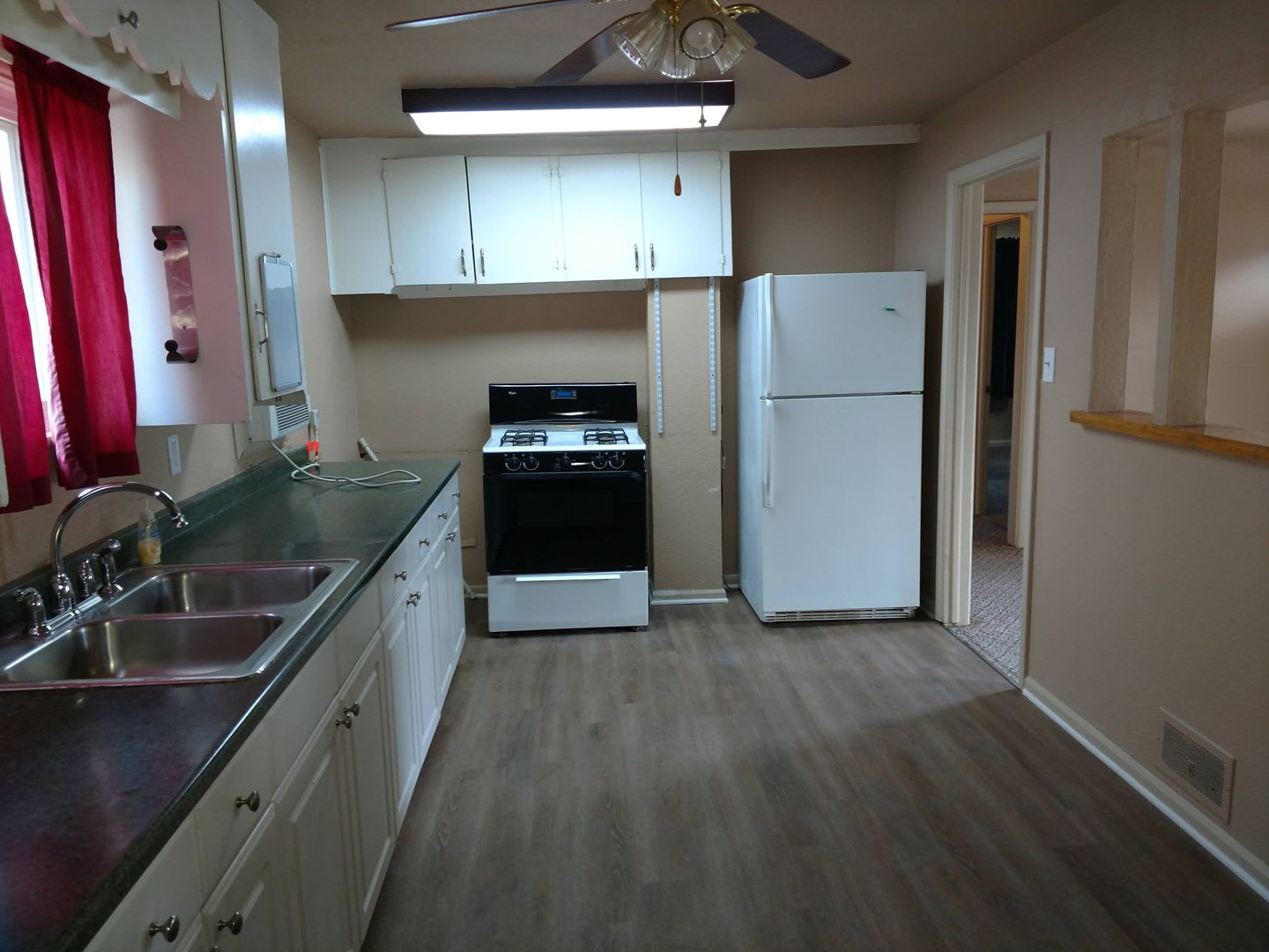 All Prospective Tenants Must Submit A 58 Non Refundable Application Fee Per Applicant Online And Be Pre Qualified Prior To Any Showings – photo 3