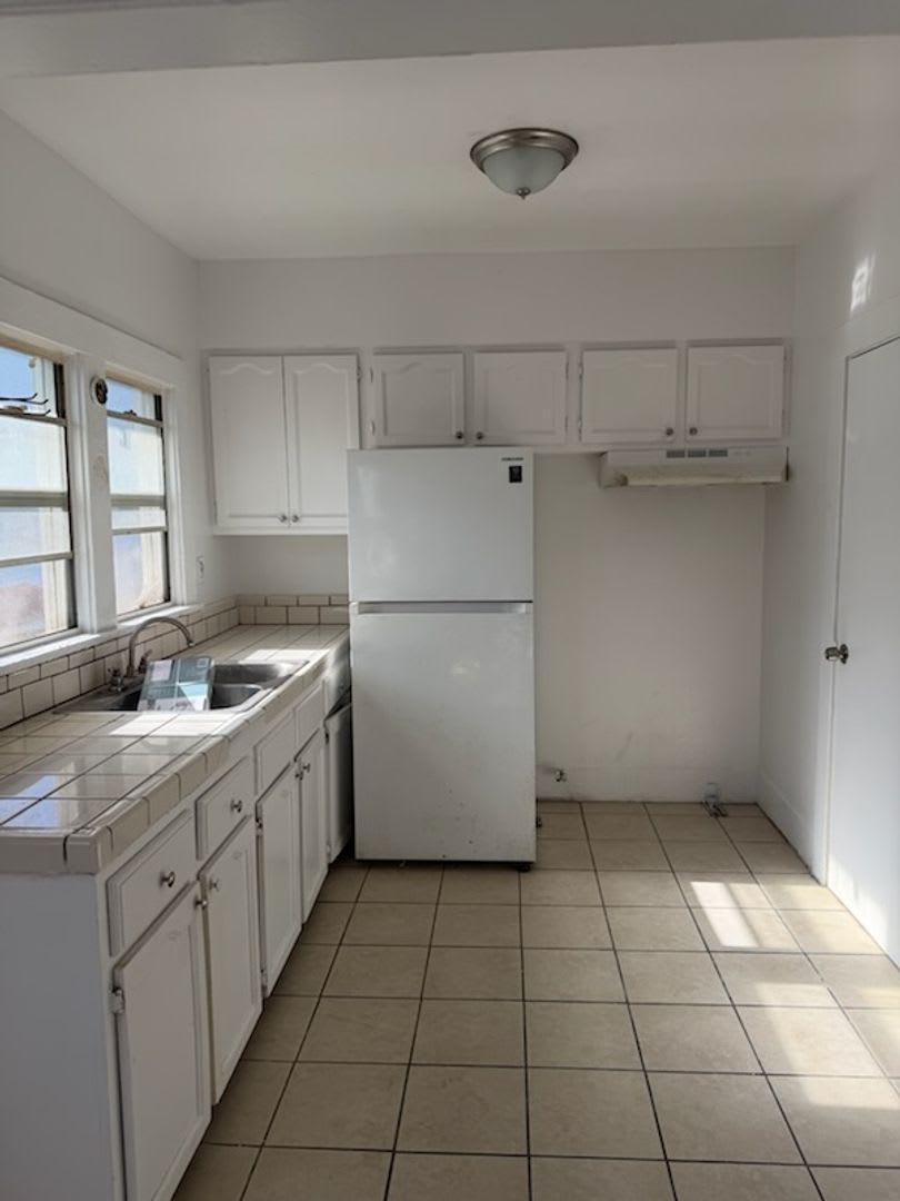 833 W. 42nd Place – photo 1