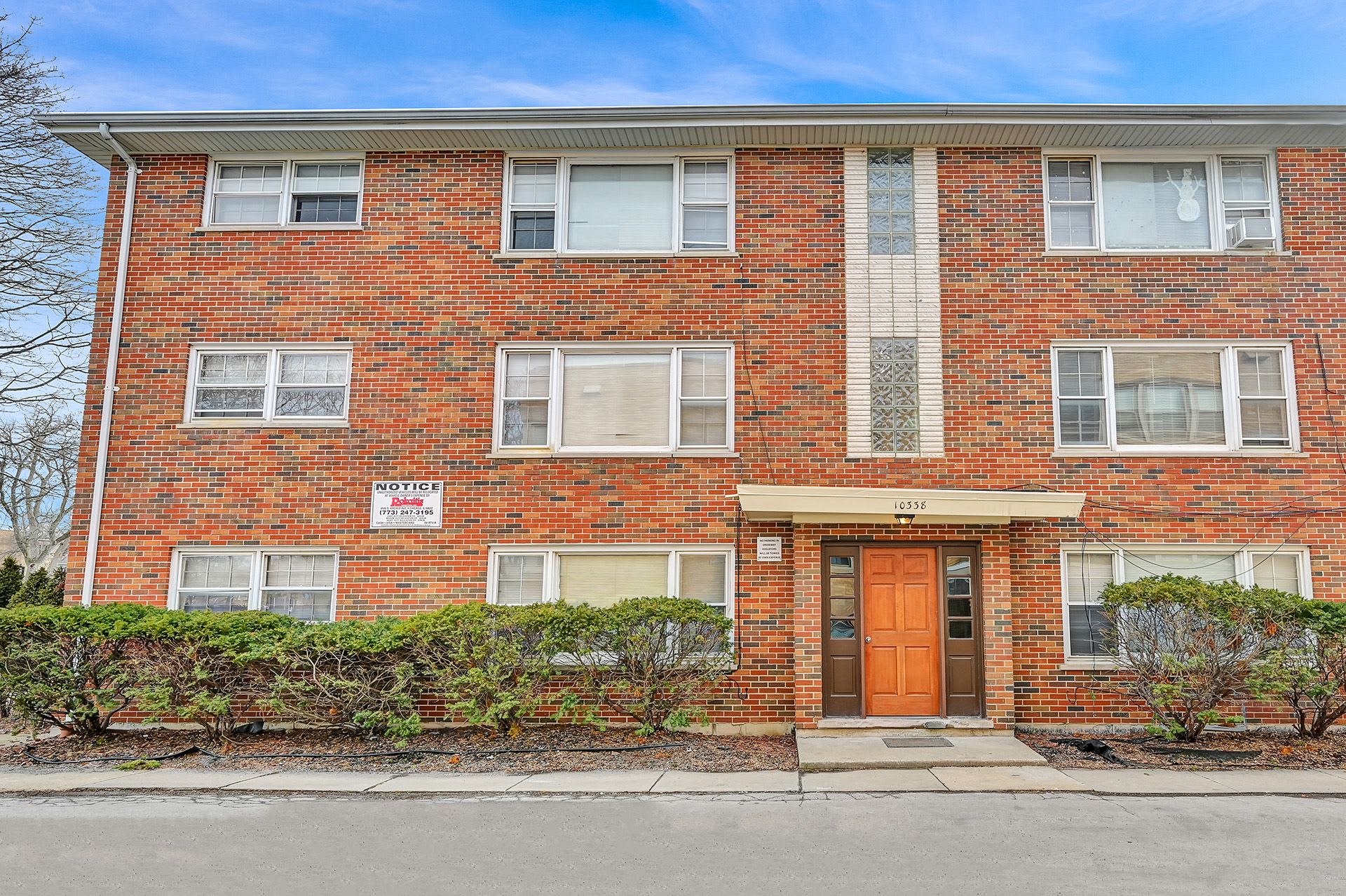 Stunning 2Bd 1Ba Unit In Chicago S Beverly Area – photo 2