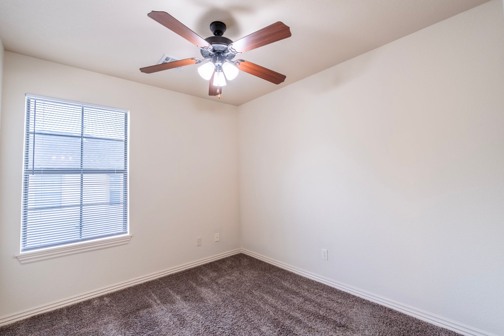 3 bed, 2 bath Condo: MOVE IN SPECIAL!! – photo 5