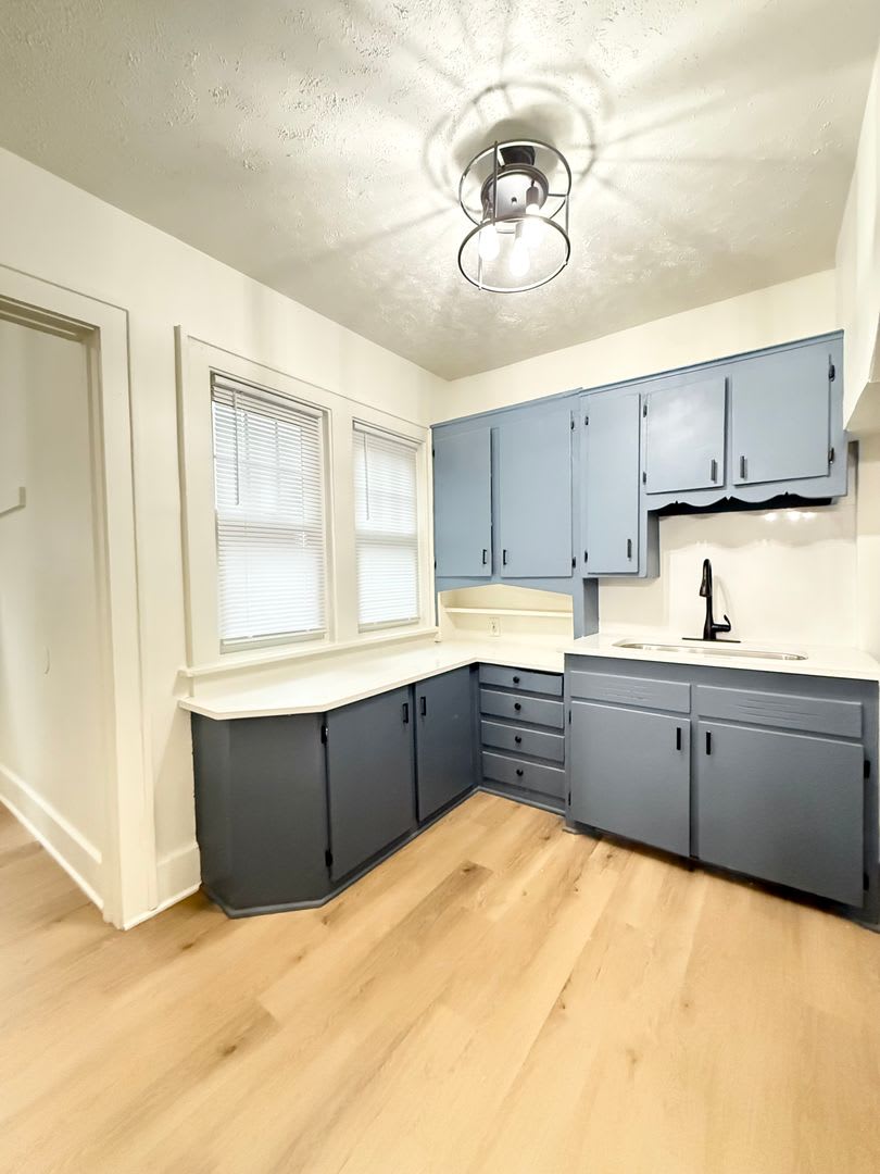 Available Now! Midtown 4 Bedroom Townhome – photo 3