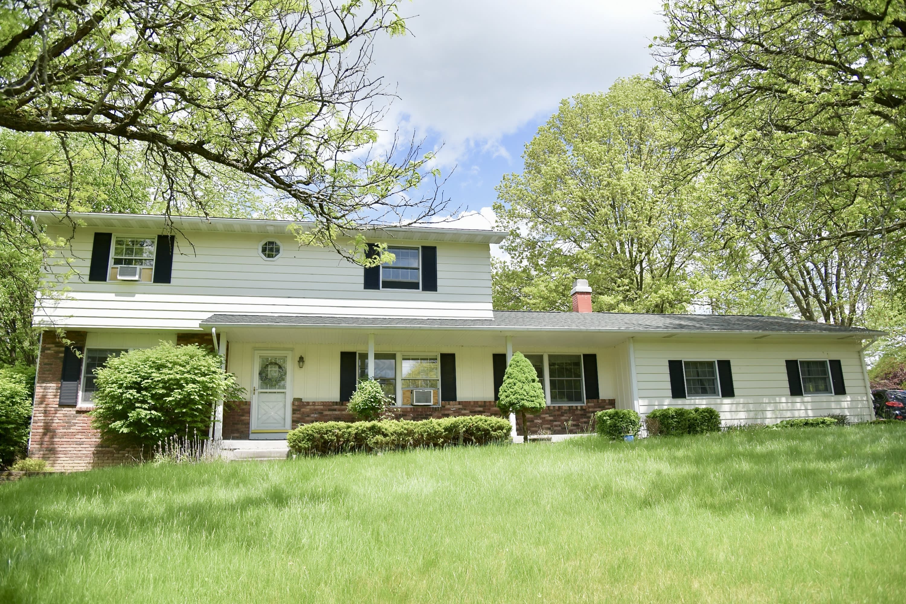118 Simsbury Drive – photo 1