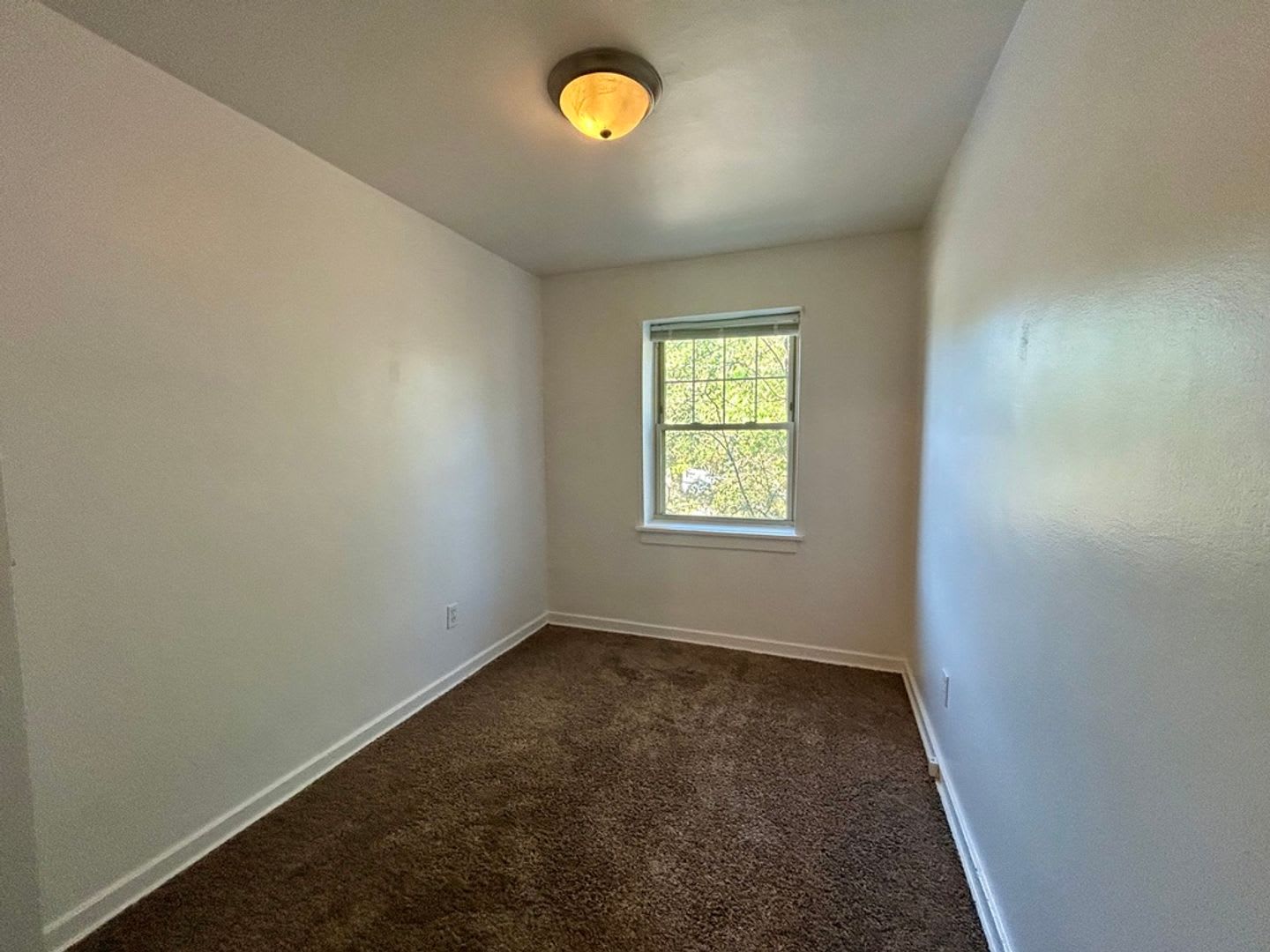 SPACIOUS 3 BEDROOM TOWNHOME – photo 4