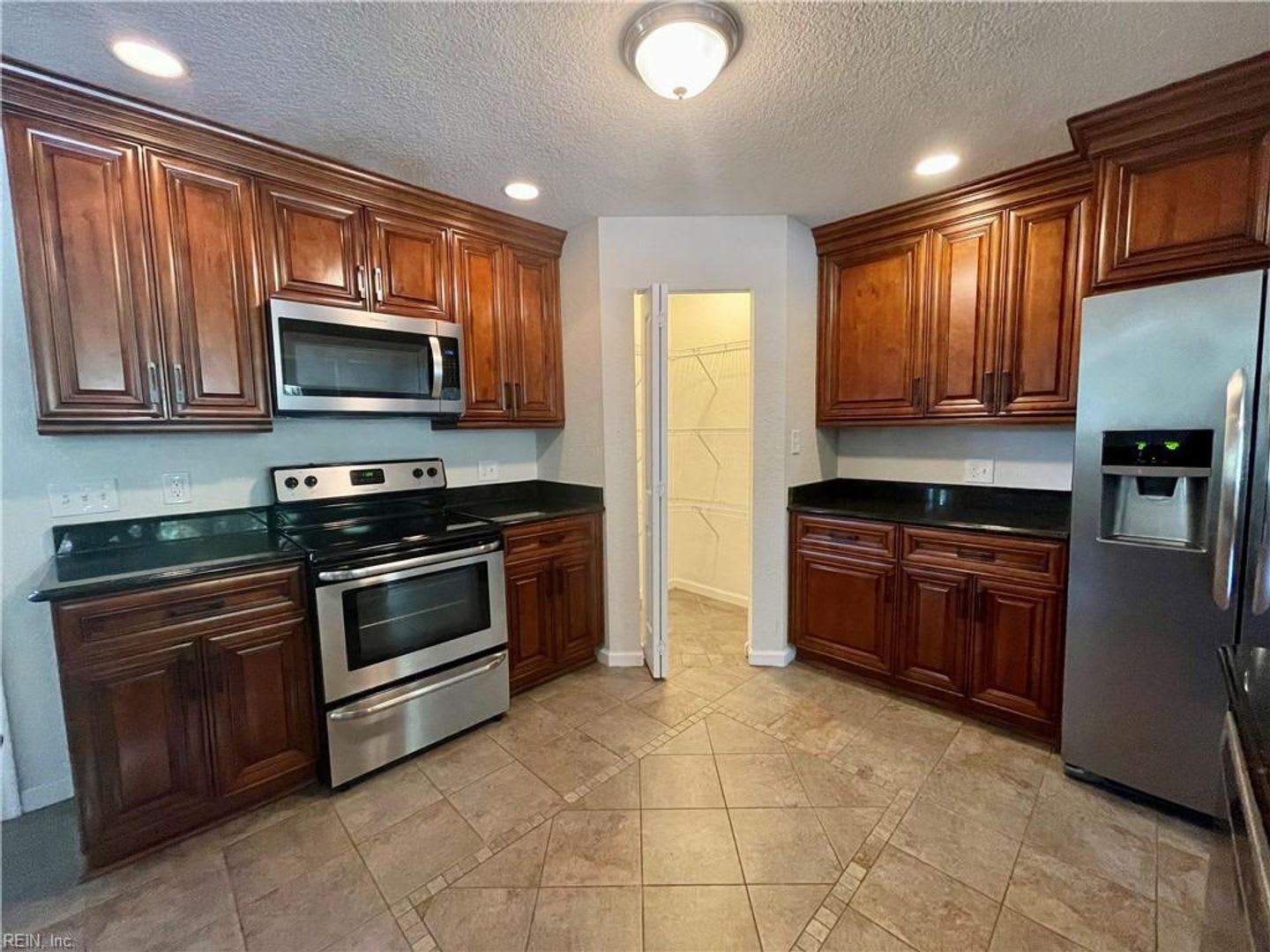 Beautiful 5 Bed Single Family Ranch In Vb – photo 3