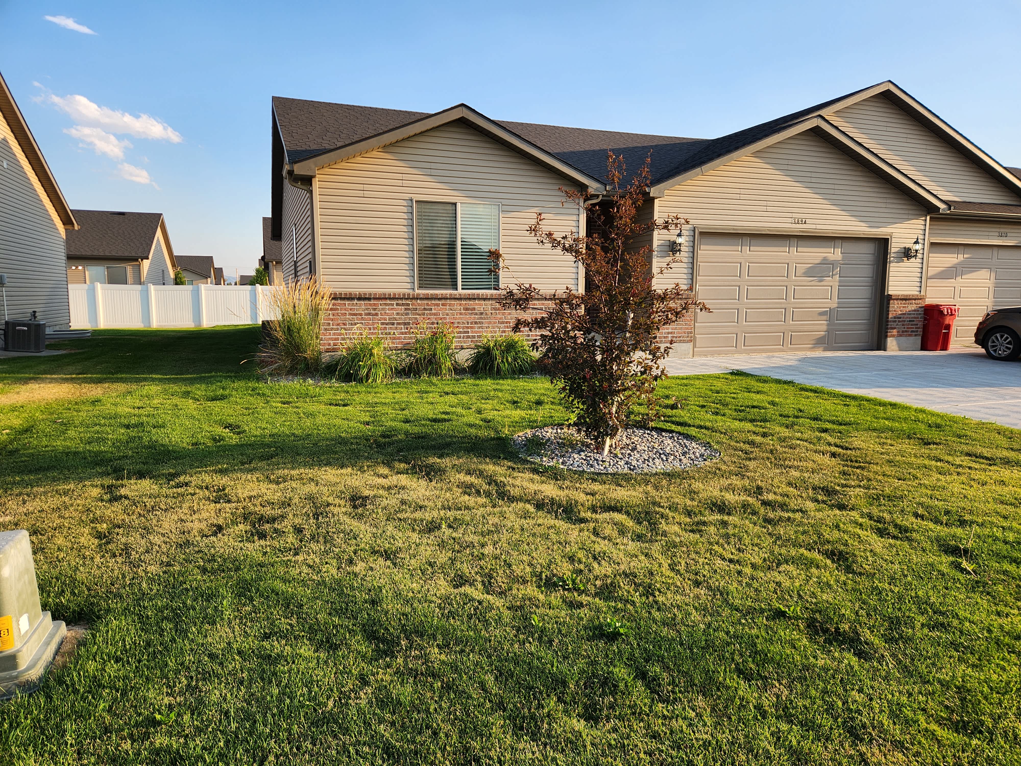 3894 E Chalet Dr – photo 2