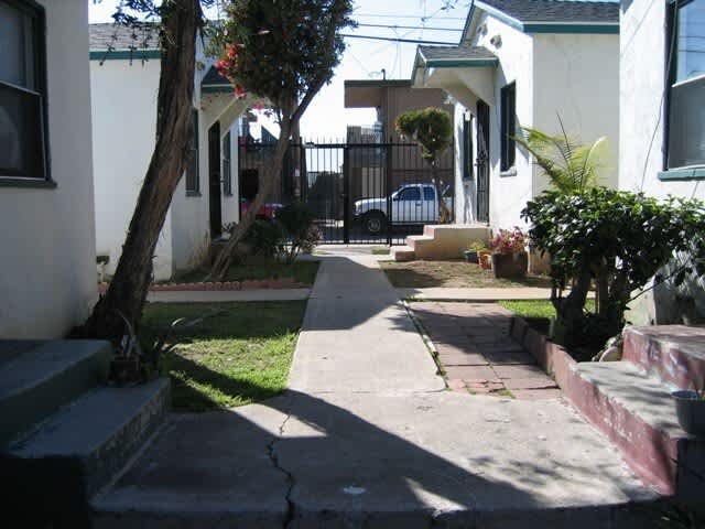 4368 Maple Street – photo 2