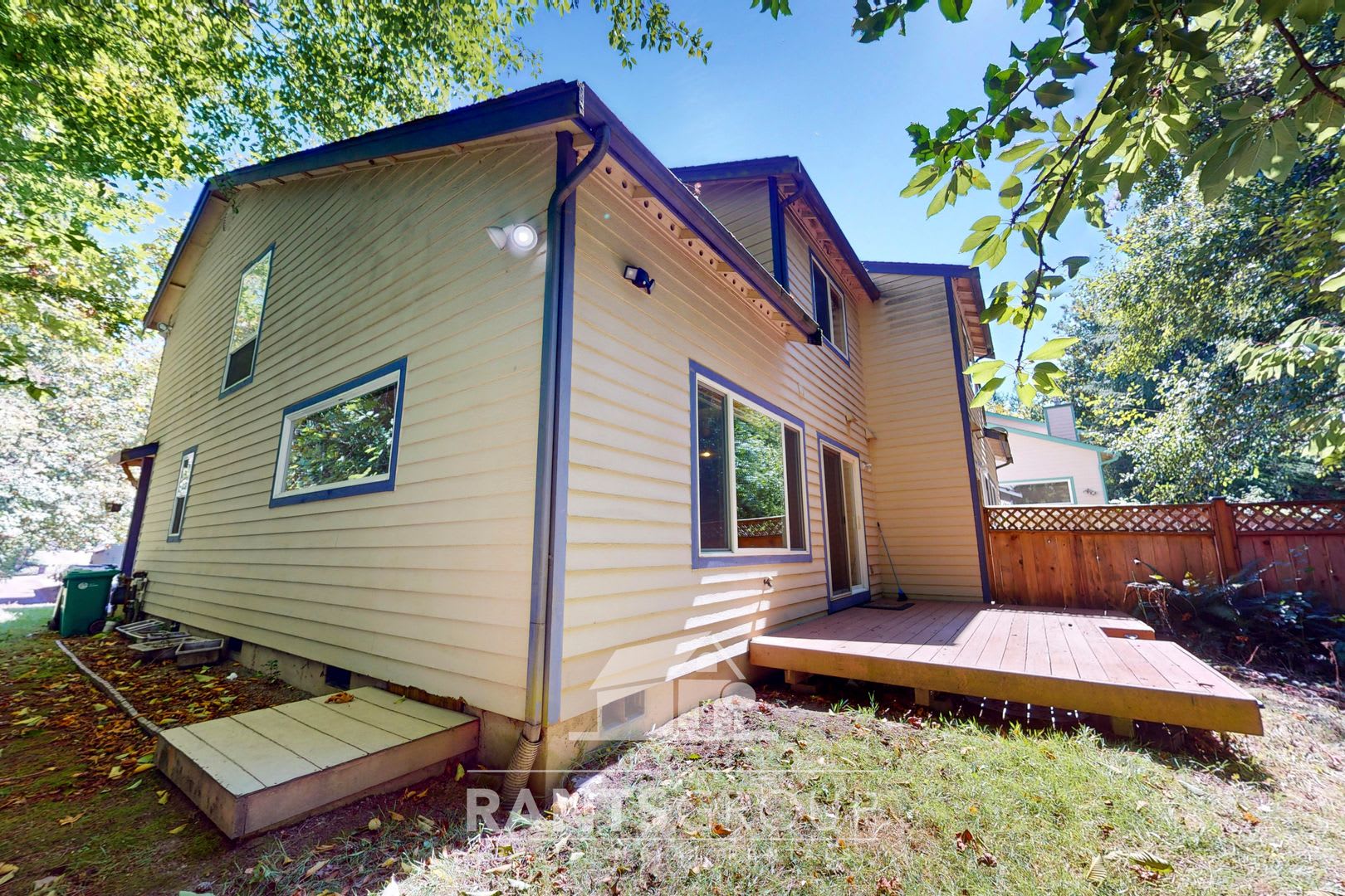 3-bedroom duplex unit near downtown, spacious, private, great schools. – photo 5