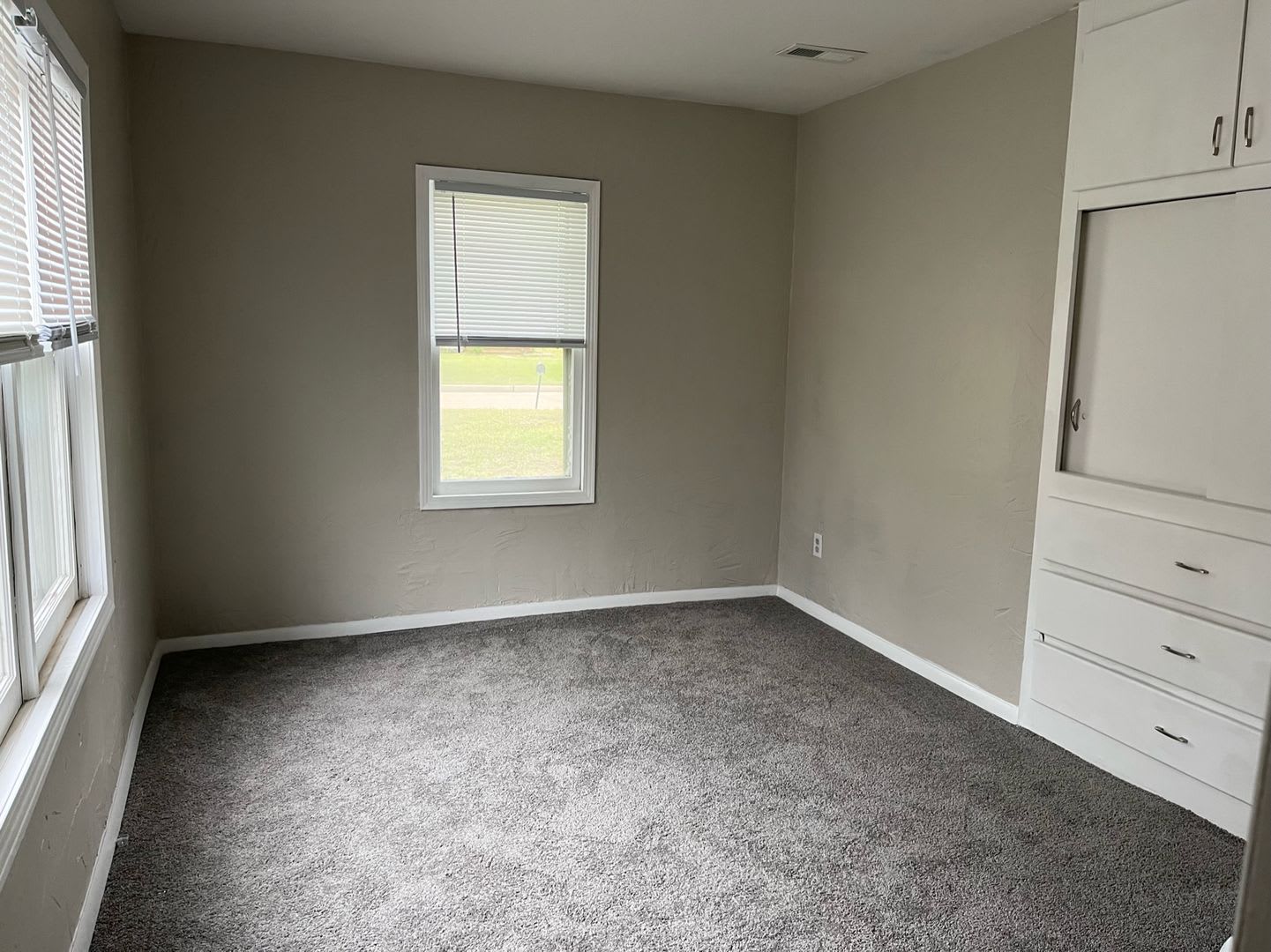 Coming Soon! West side home with 3 Beds/1.5 Baths & 2 car garage! – photo 5