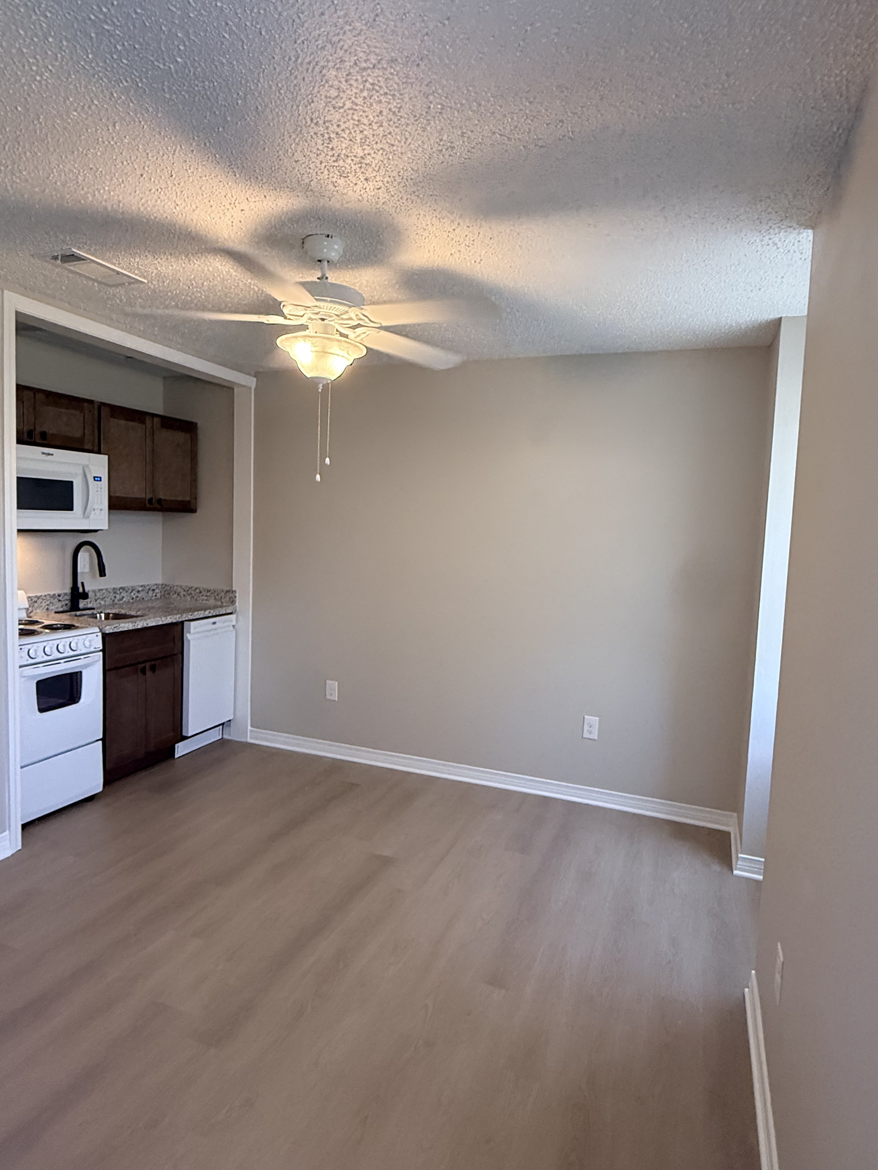 100 Dee Ann Dr – photo 2