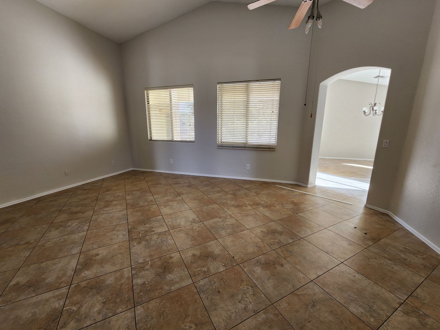 Vaulted ceilings, split bedroom floor plan, tile flooring throughout – photo 2
