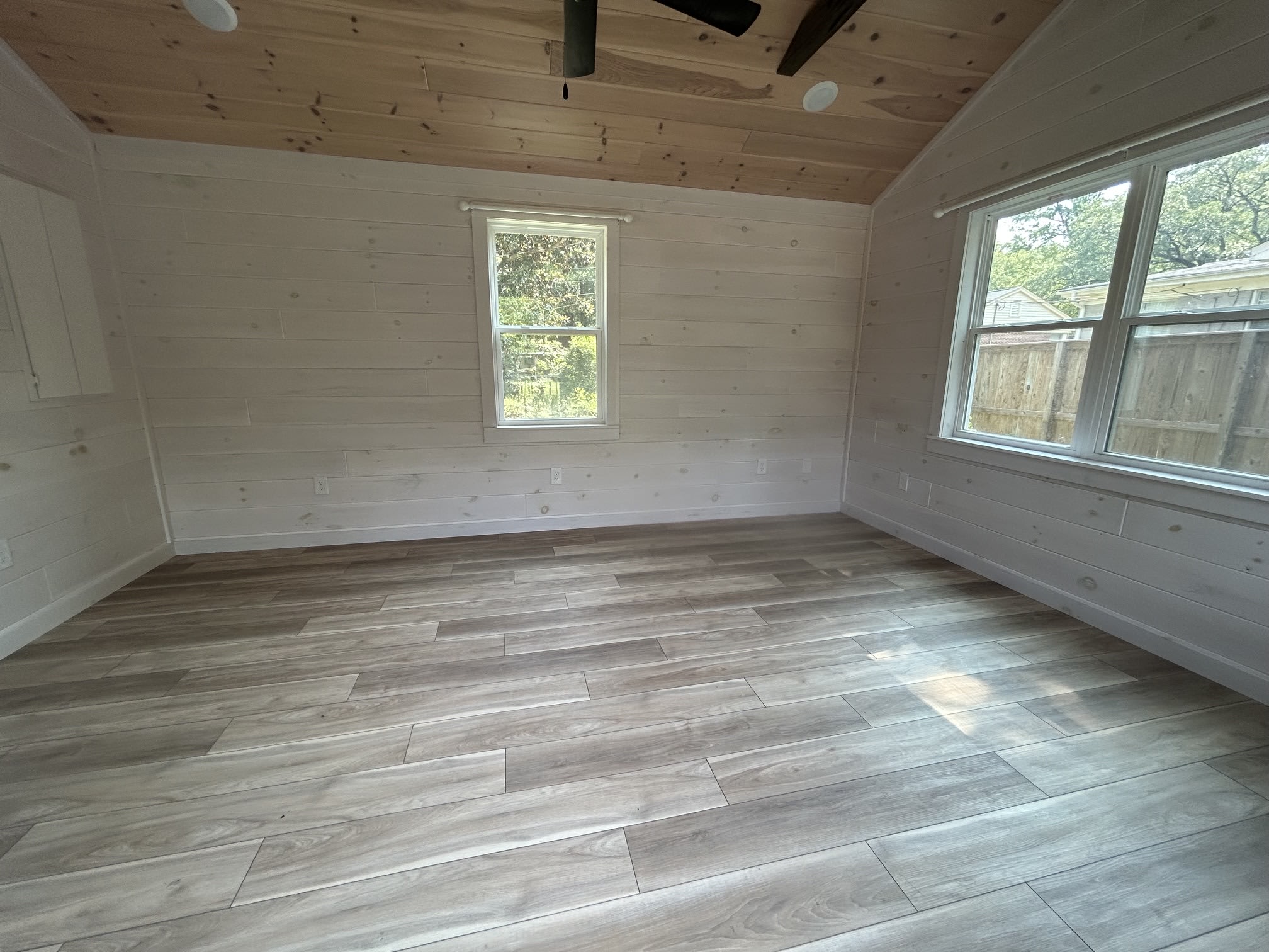2915 Oakview Rd – photo 2