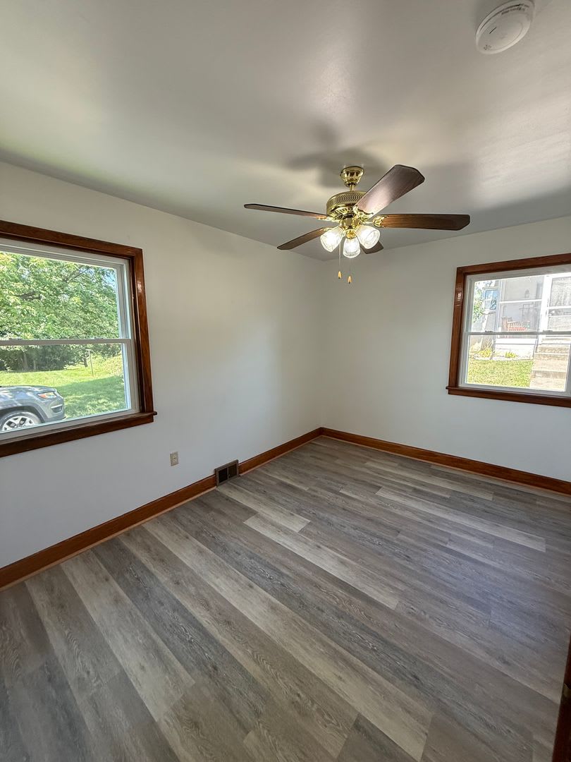 Charming 4-Bedroom Cape Cod Home with Spacious Yard & Storage – photo 5