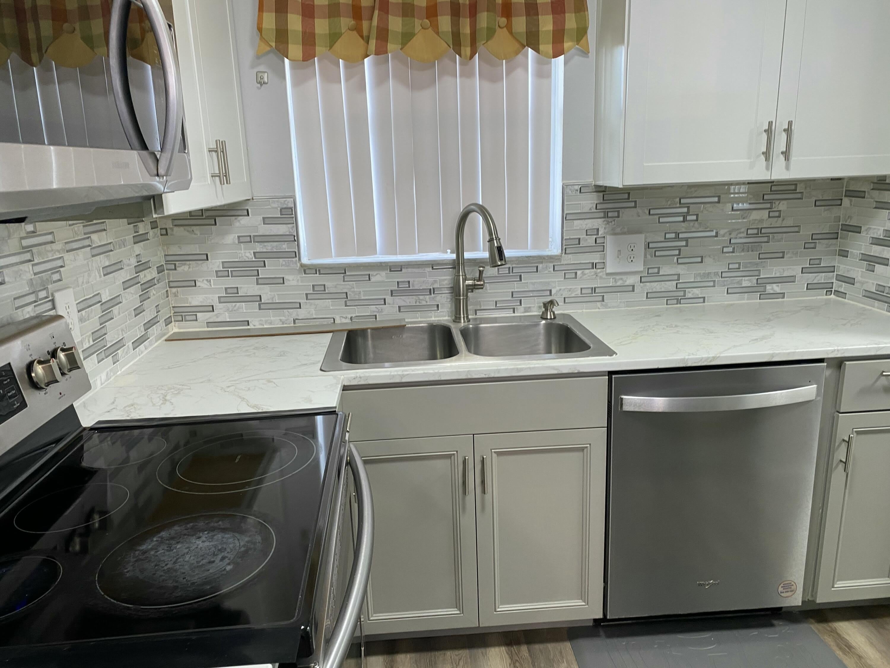 6890 Royal Palm Boulevard – photo 4