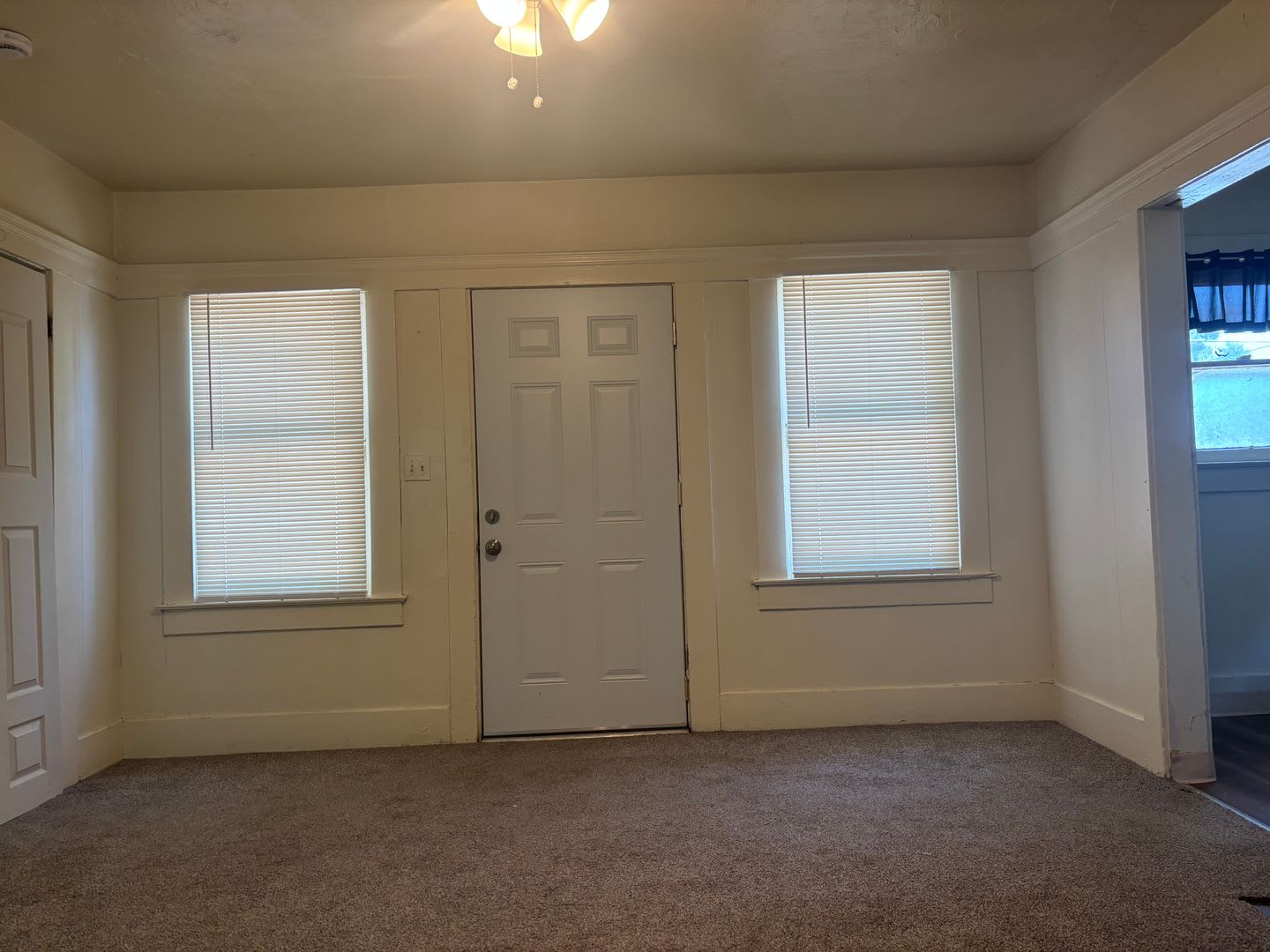 Affordable 1 bedroom 1 bathroom home on Marks and McKinley. – photo 4