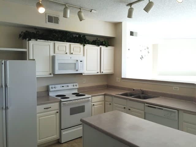 Superior townhome – photo 2