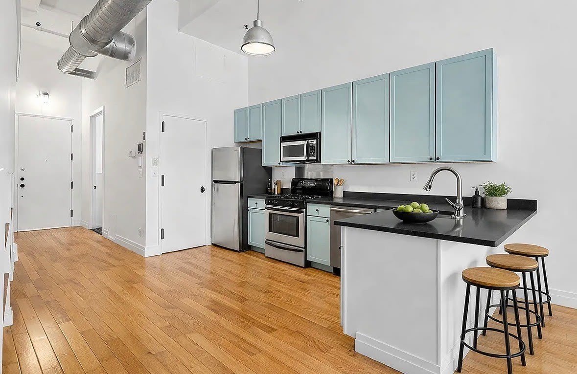 689 Myrtle Ave – photo 3