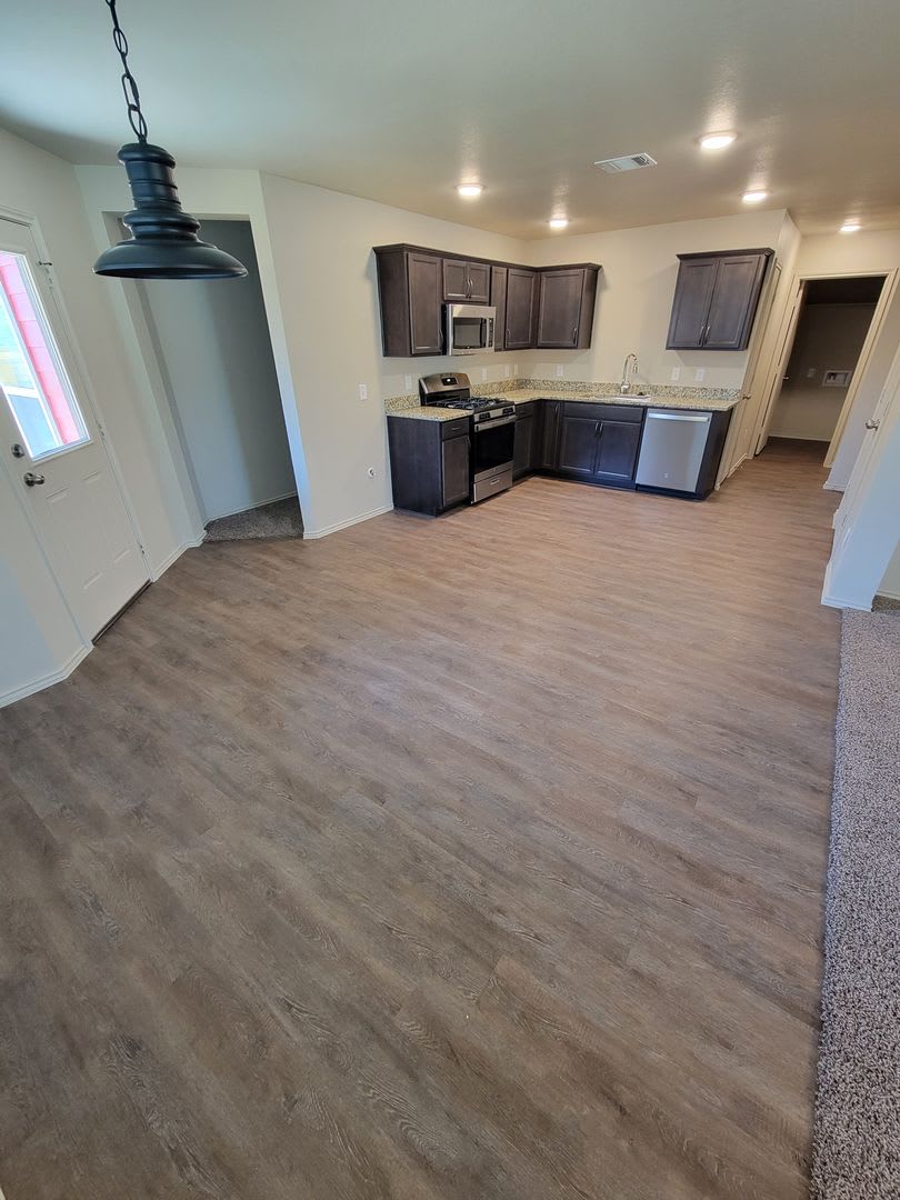 Bryan -3 bedroom / 2 bath / 2 car garage / Large fenced in back yard. – photo 5