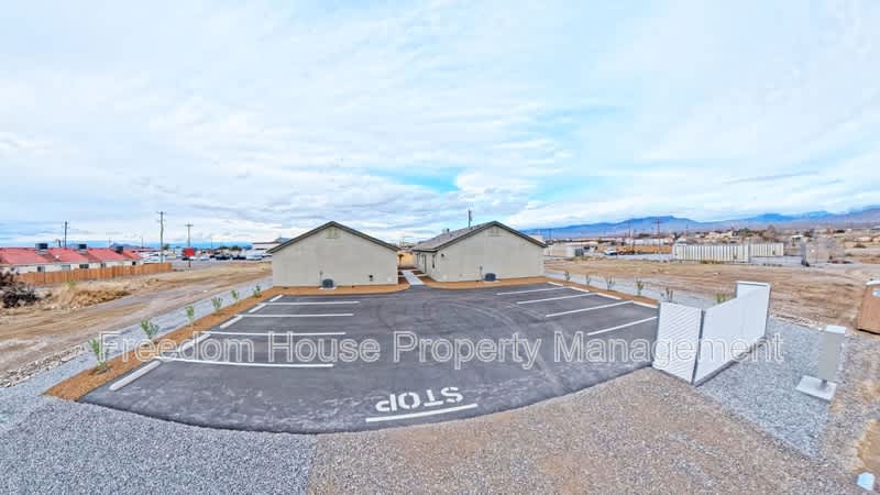1340 Arrowhead Street 3 – photo 2