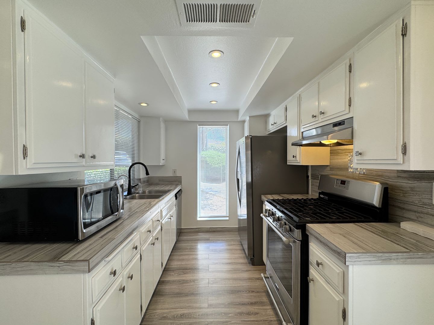 Upgraded 2 Bedroom 1 Bath Condo In Casa Del Cerro Central A C Pool – photo 1