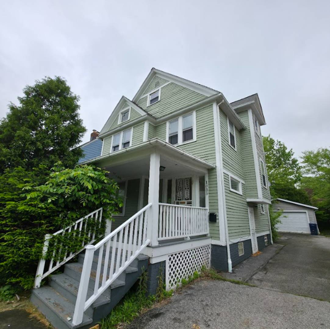 Single Family Home 4 beds 1.5 bath Available Now! – photo 2