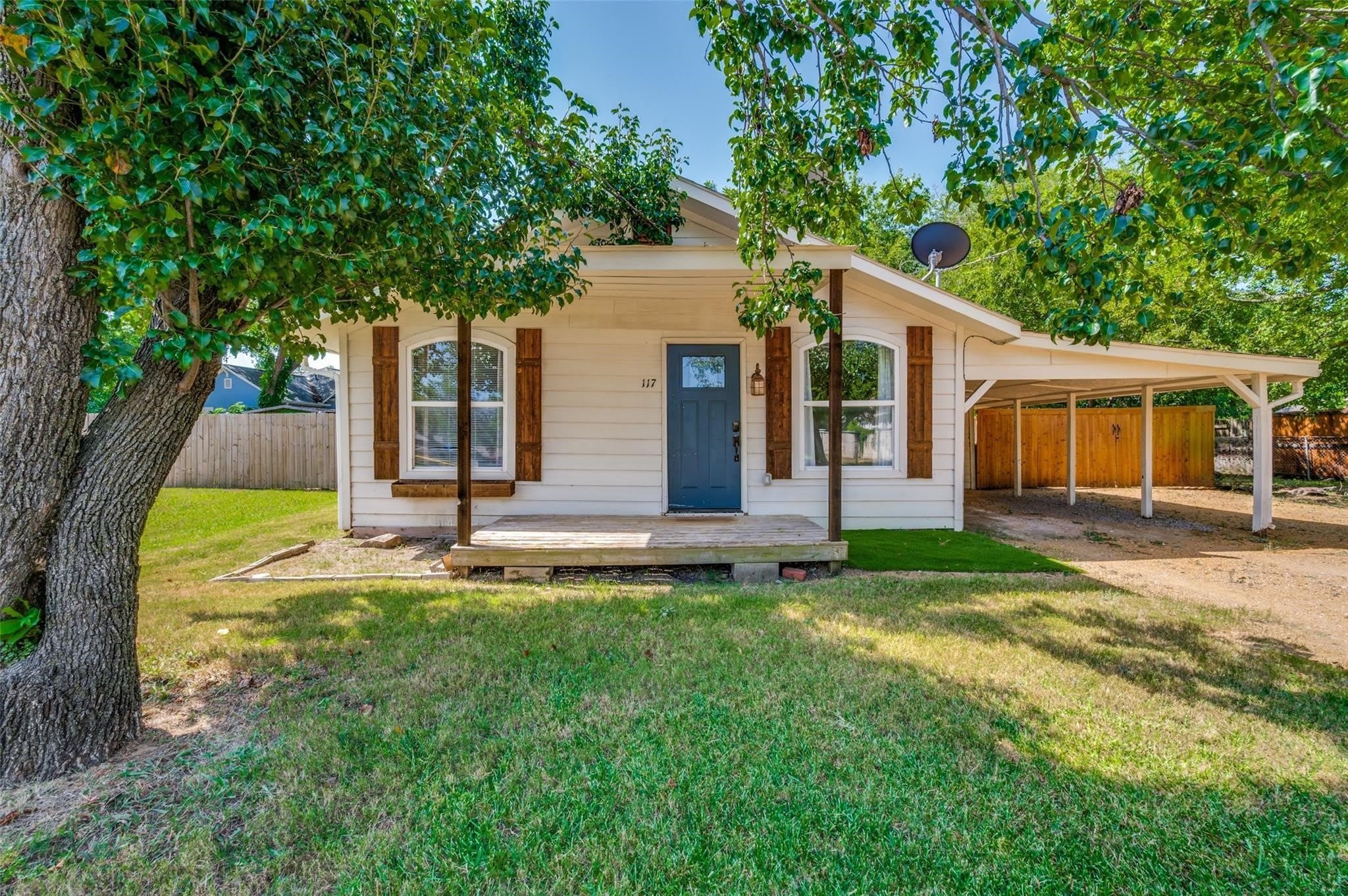 117 E Division Street – photo 1
