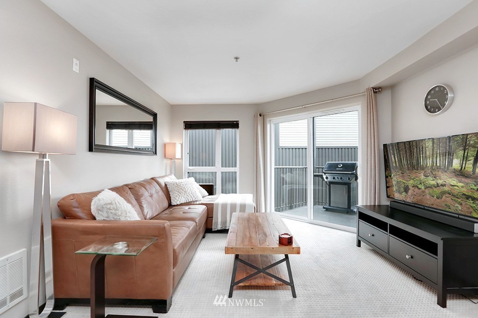 1Bd 1Ba Seattle Condo – photo 2