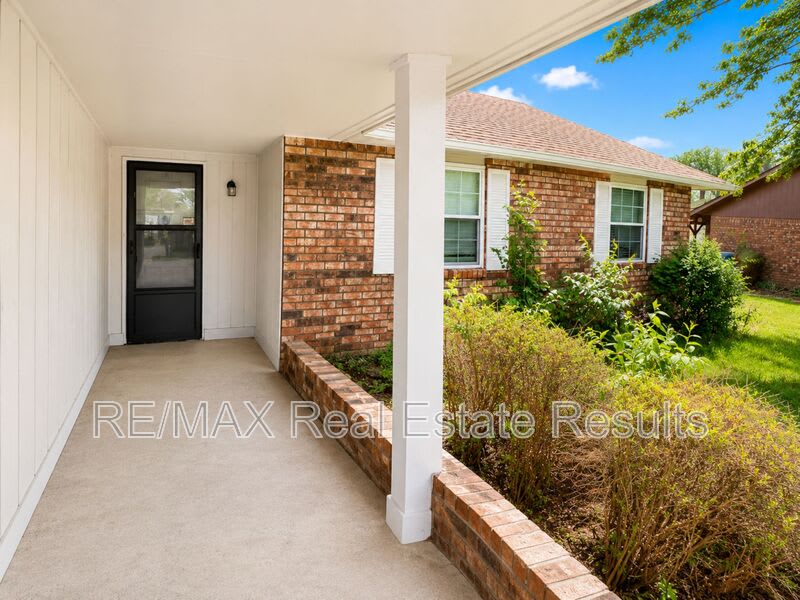 1810 Crouch St – photo 4