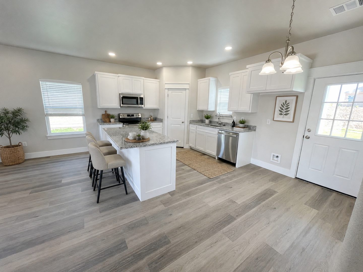 Adorable home in a quiet neighborhood – photo 2