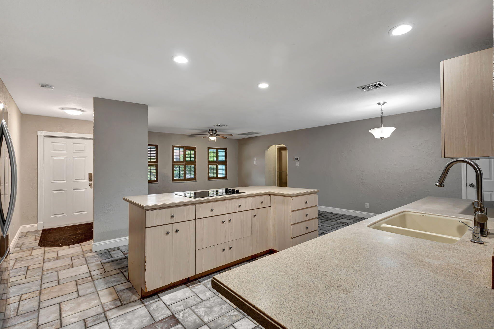 1402 Cormorant Road – photo 4