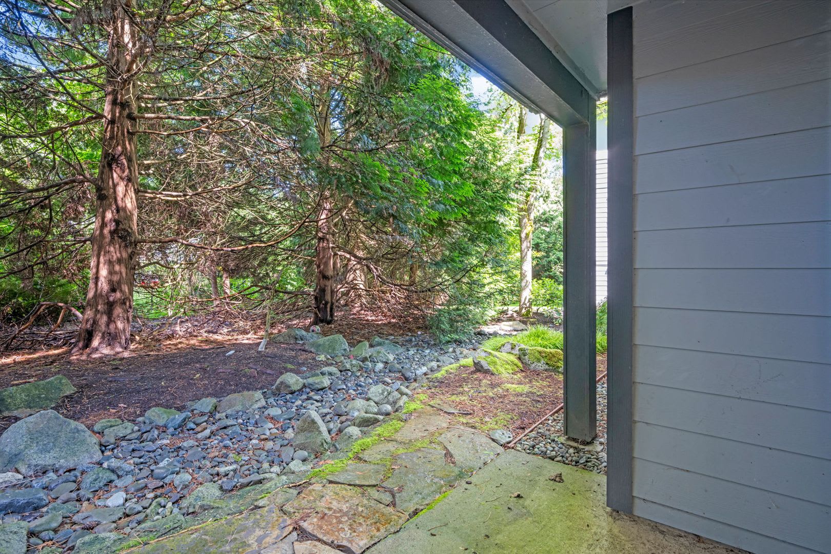 Water/Sewer/Garbage/One Parking Space Included – photo 4