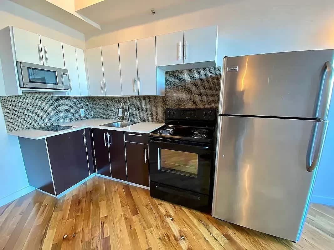 2928 41st Ave Apt 510 – photo 2