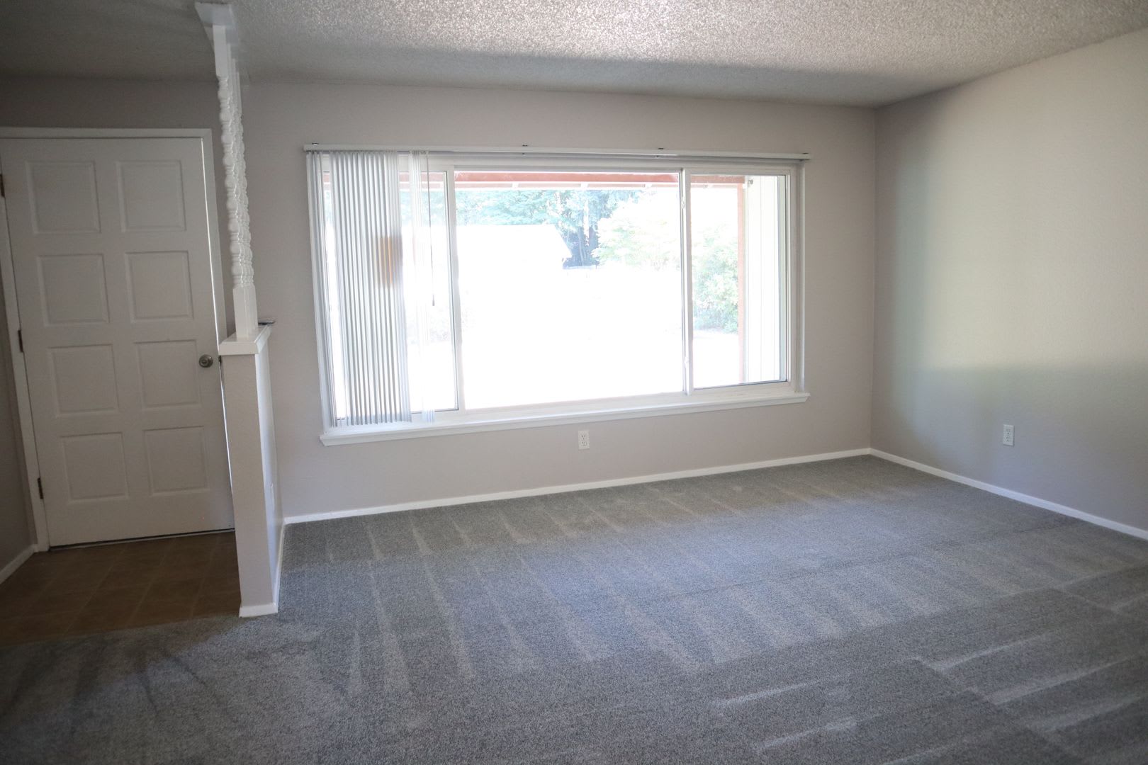 Well Maintained Ranch Style Home for Lease in the Burnt Bridge Creek Neighborhood – photo 5