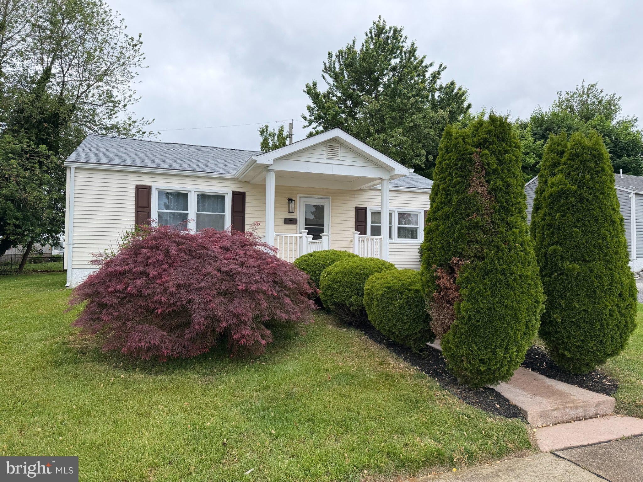 10 W BURTON Avenue – photo 1