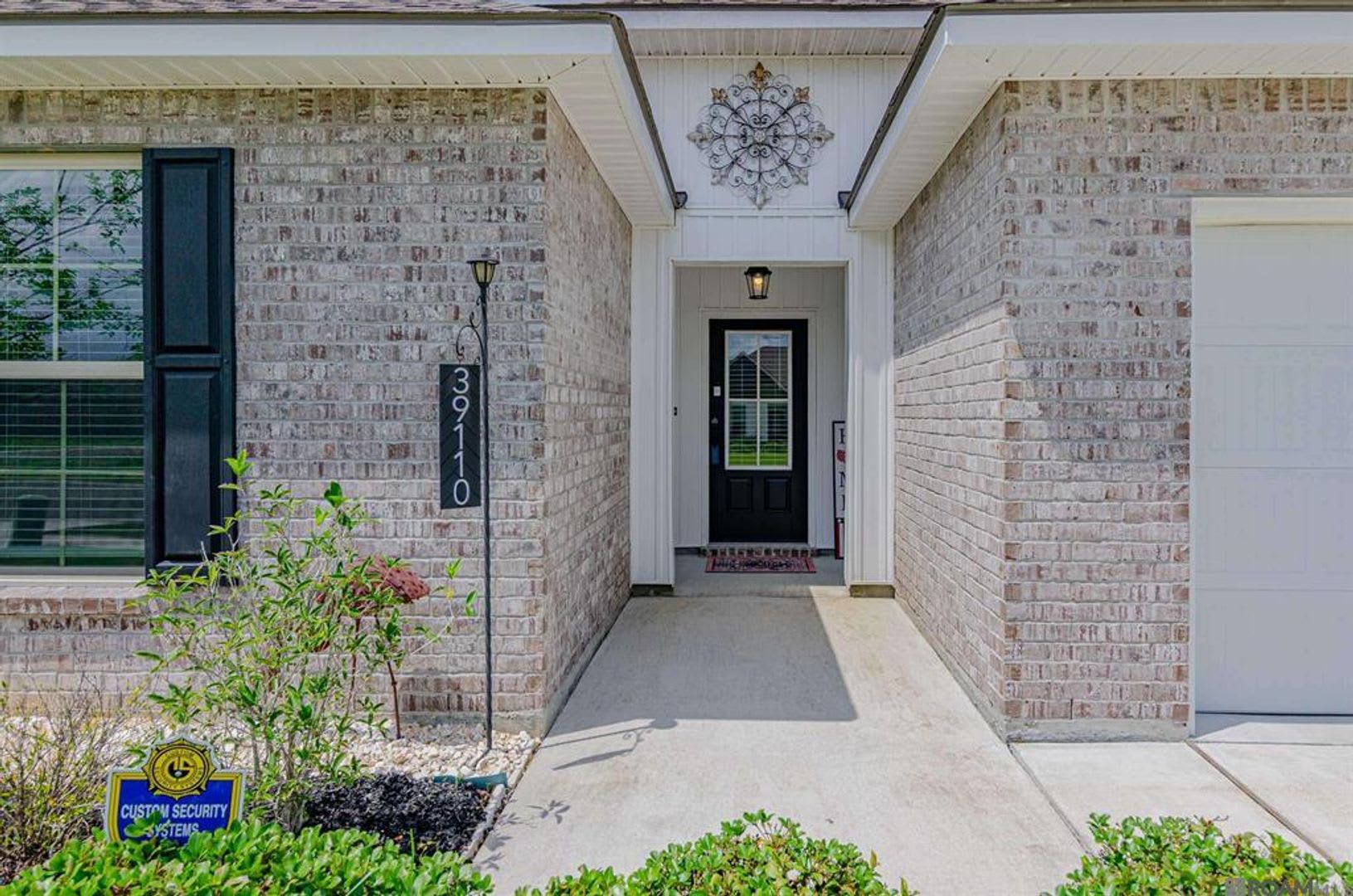 Modern 3 Bedroom Home with Private Backyard Views in Forestwood – photo 2