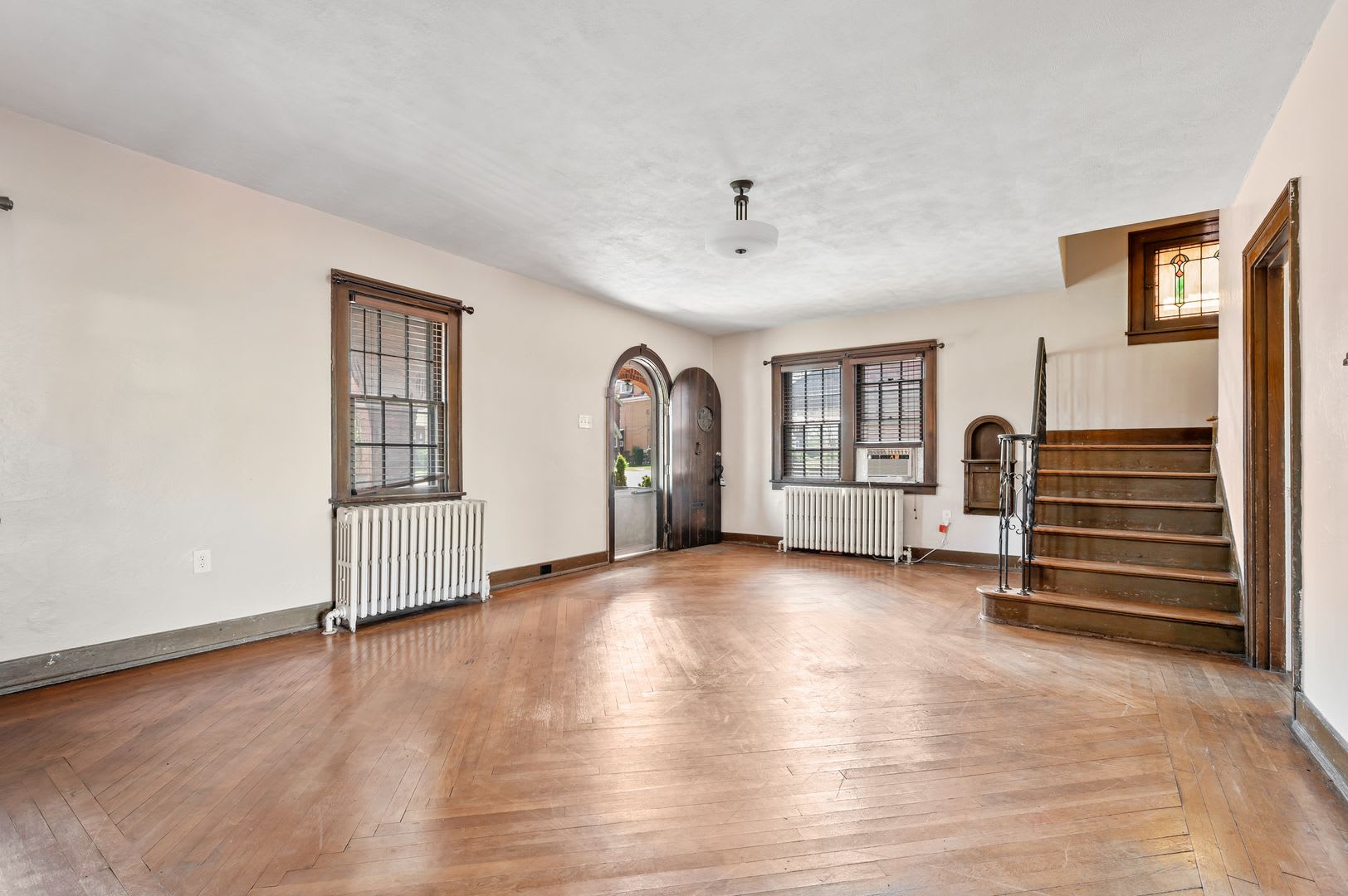 Spacious 4 Bed/2 Bath Home in Brentwood – photo 5
