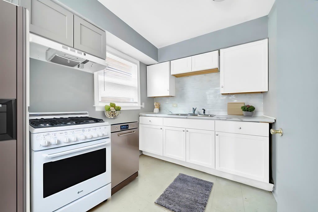16048 Halsted Street – photo 3