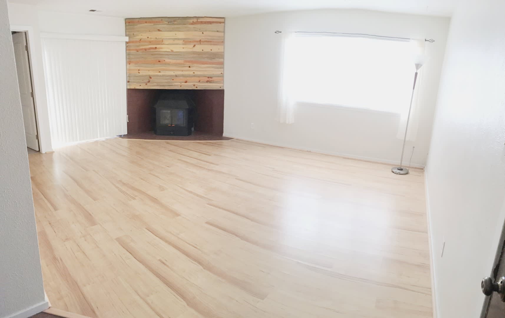 Perfectly Located 2 Bed/1.75 Bath Condo – photo 1