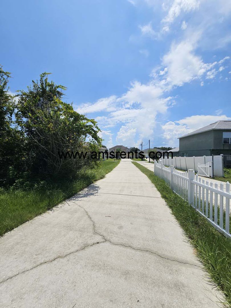 Charming 3-bedroom, 2-bathroom home – photo 2