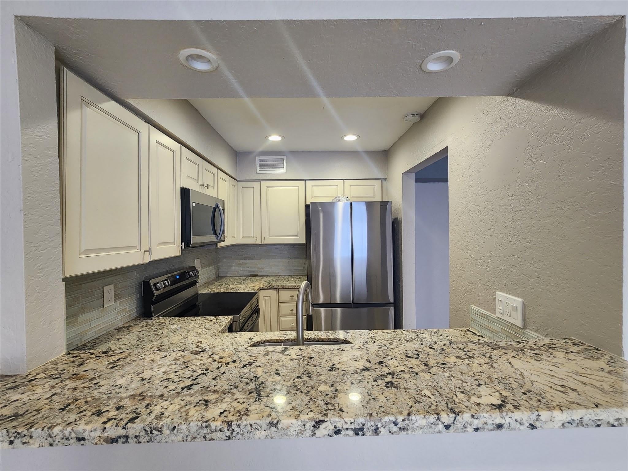 501 SE 8th Street – photo 5