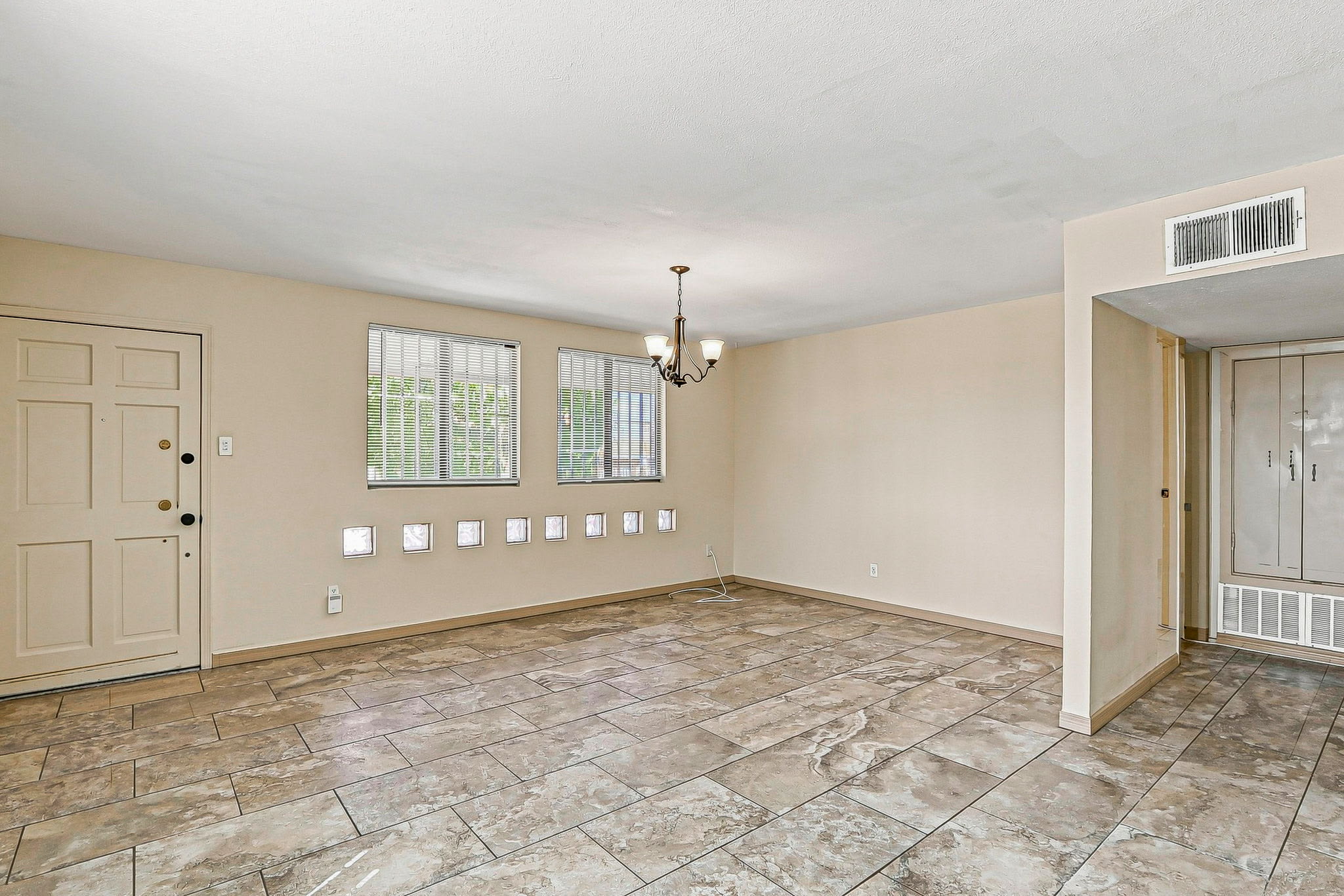 6399 Normandy Dr – photo 5