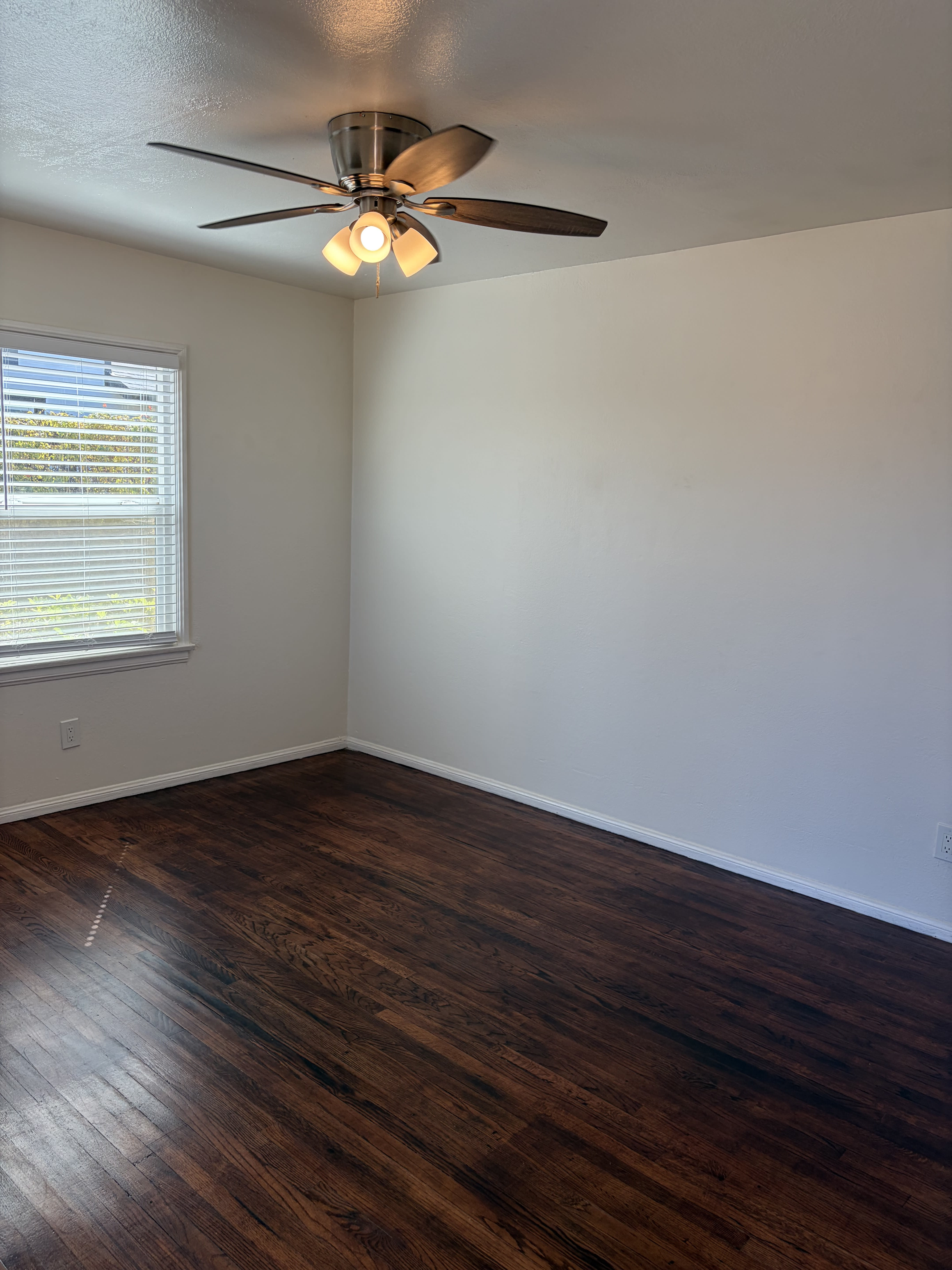 582 Mc Intosh Street – photo 3