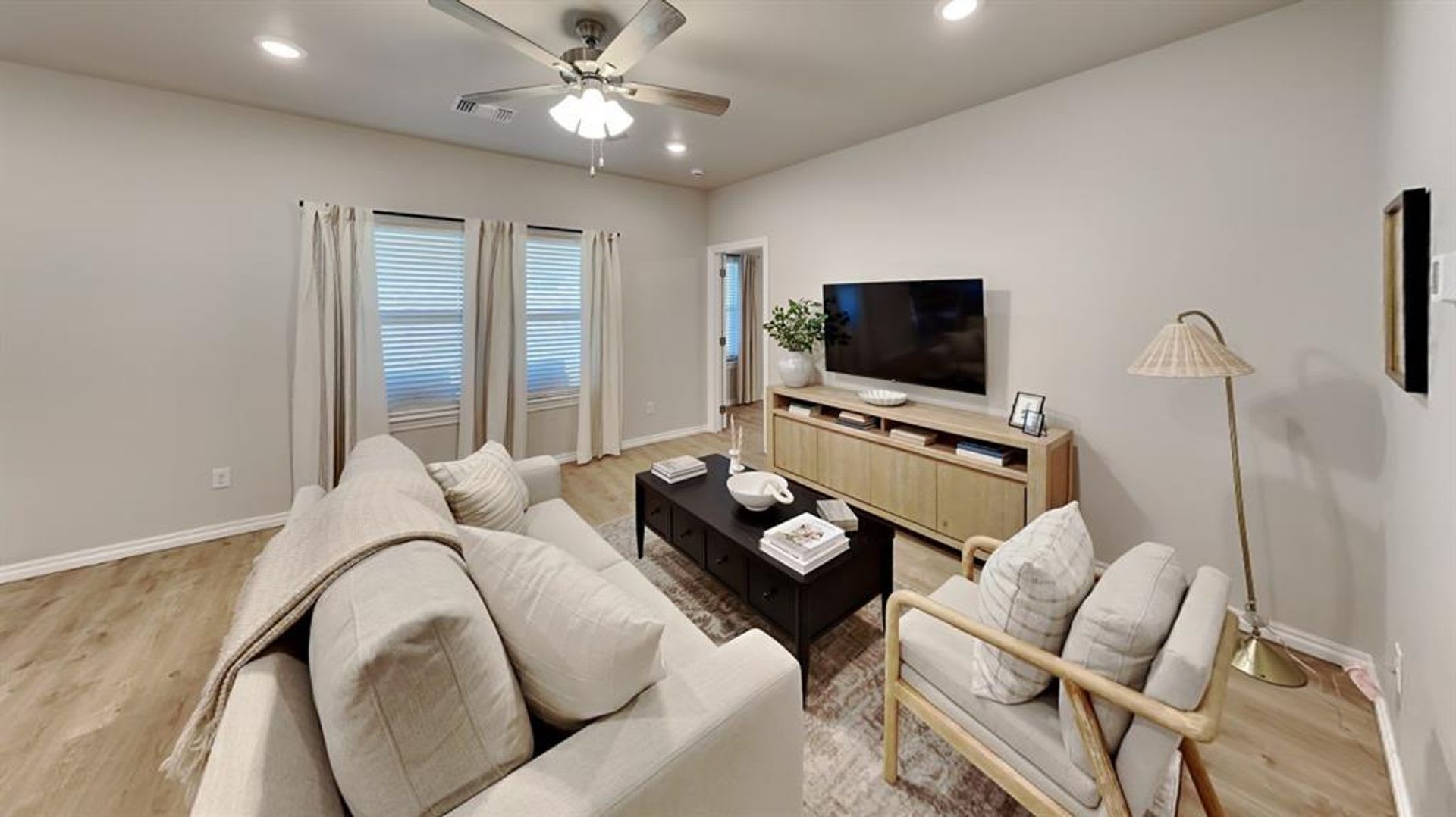 LUXURY 3 Bedroom 2 Bathroom Home in 55+ Community in Warr Acres (LAWN CARE INCLUDED) – photo 4