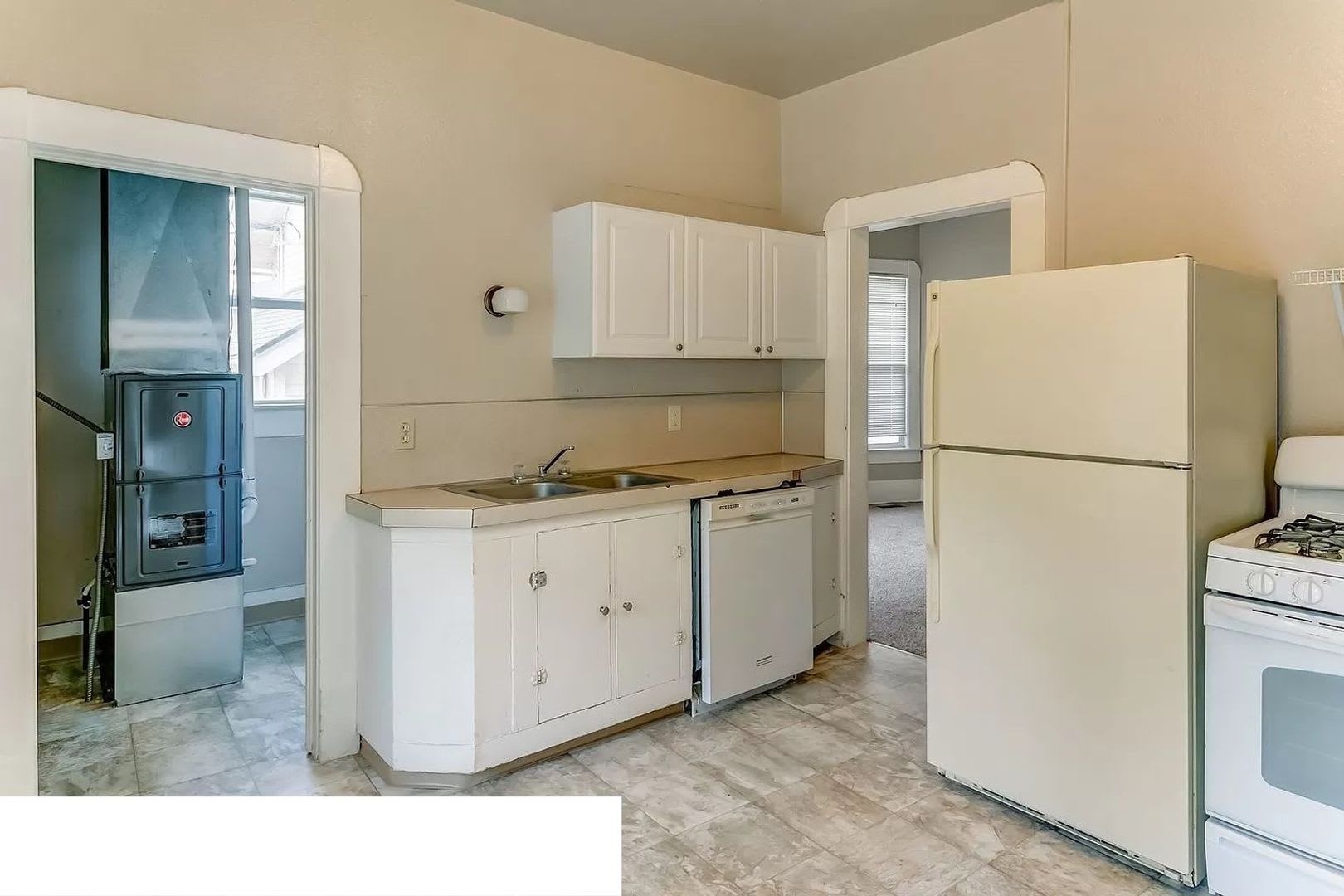 Limited-Time Offer: $25 Application Fee, Apply Today! Large 6 Bedroom House Available in August!! – photo 5