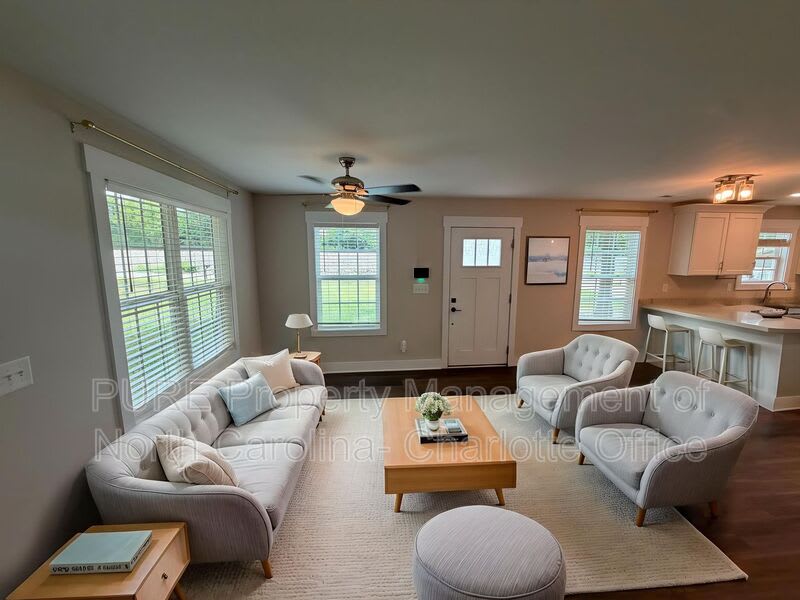 1204 W. Airline Ave – photo 4