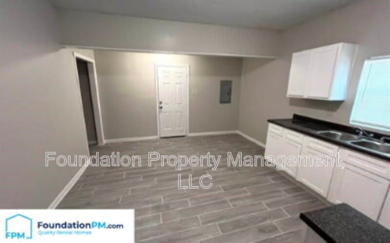 735 Roanoke Avenue – photo 4